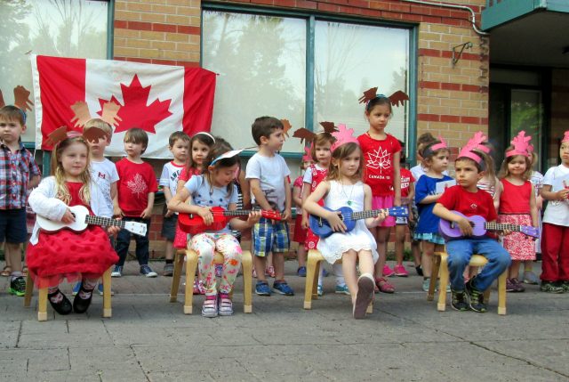 Children playing ukuleles at the Canada 150 celebration
