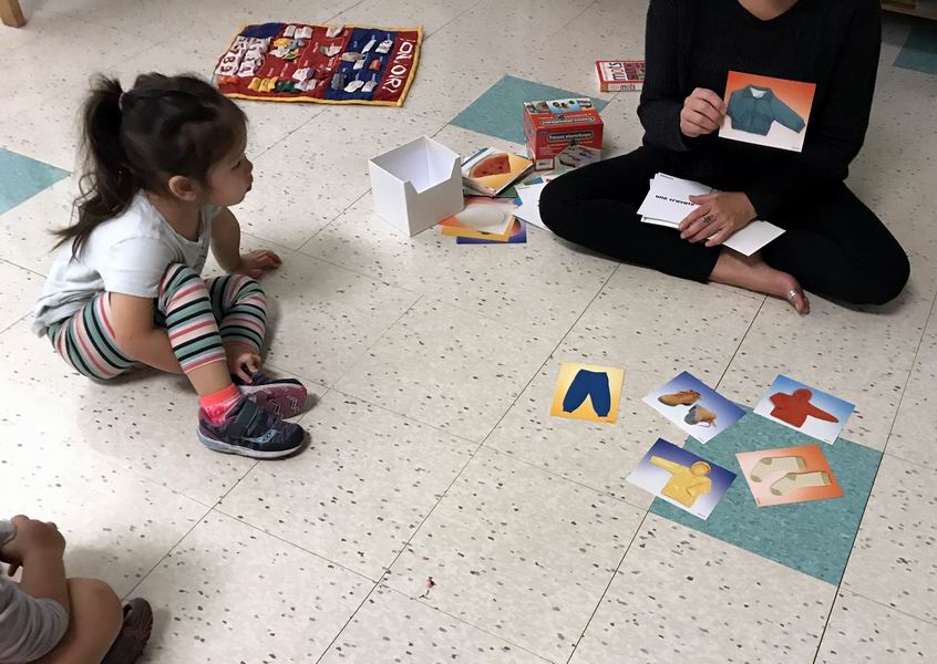 Children learning French during circle time