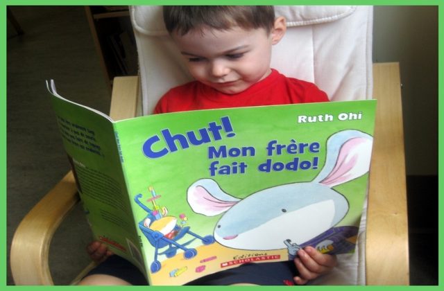 Child reading a French book
