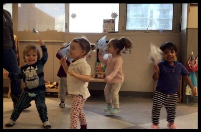 Children under 3 dancing to 'Baby Shark'