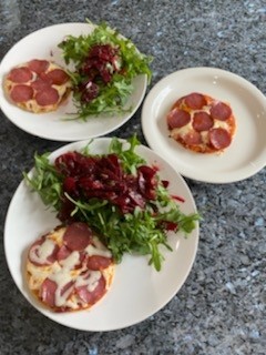 pizzas with salad