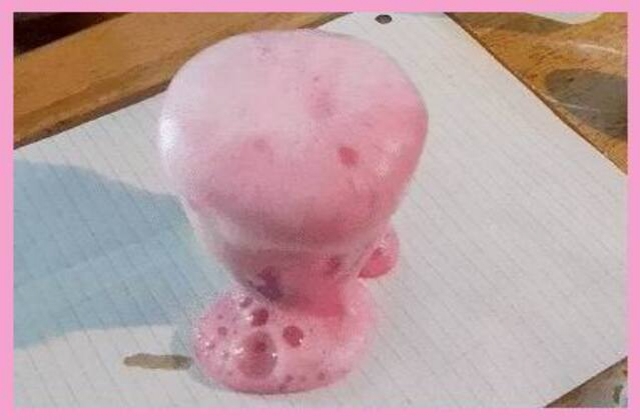 baking soda, vinegar and food colouring volcano