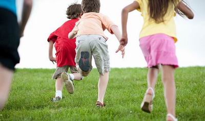 Children running after each other playing 'tag'